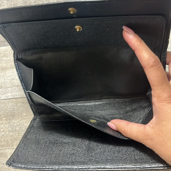 LOUIS VUITTON Black Epi Leather Porte Tresor Wallet - Picture 8 of 12